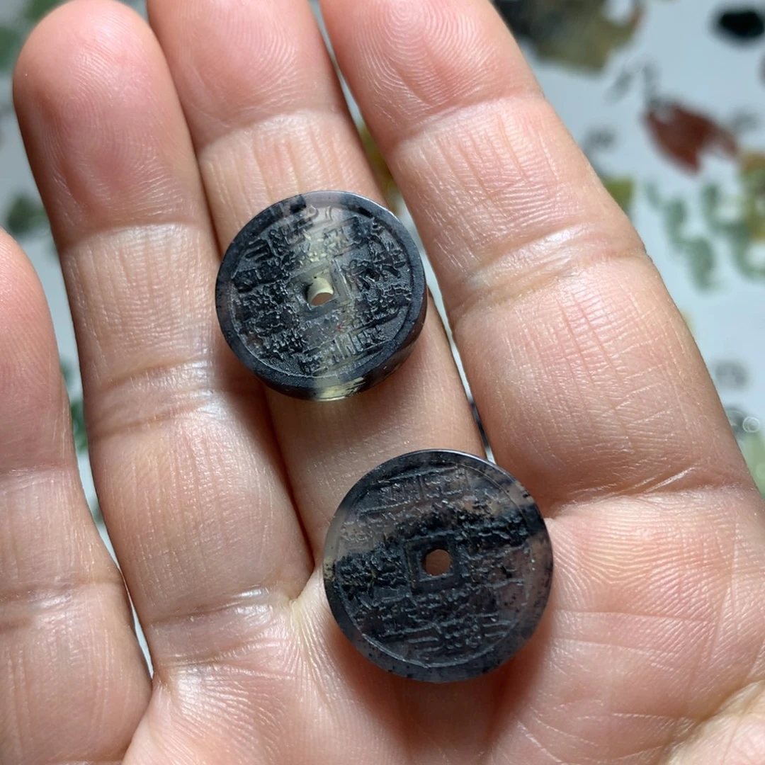 蛇纹石玉耳环未镶嵌