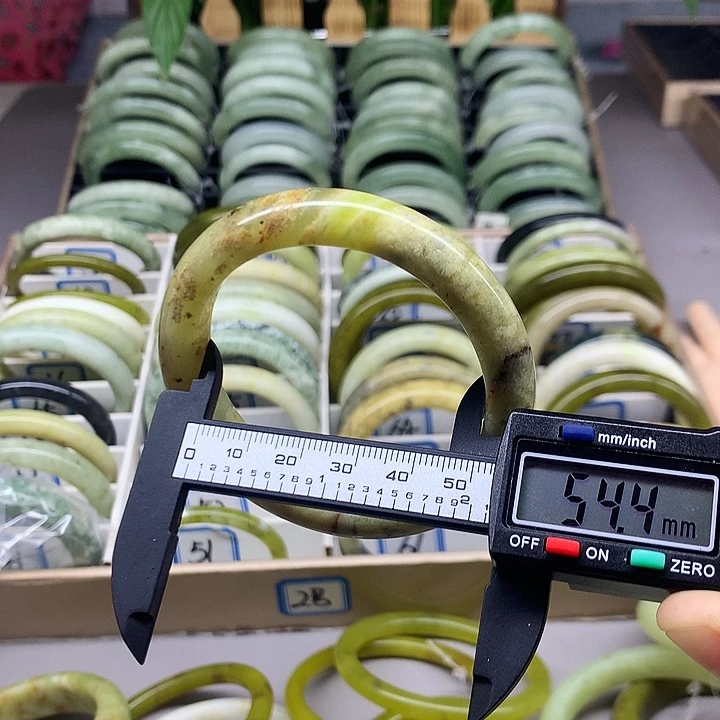 未镶嵌蛇纹石玉手镯52