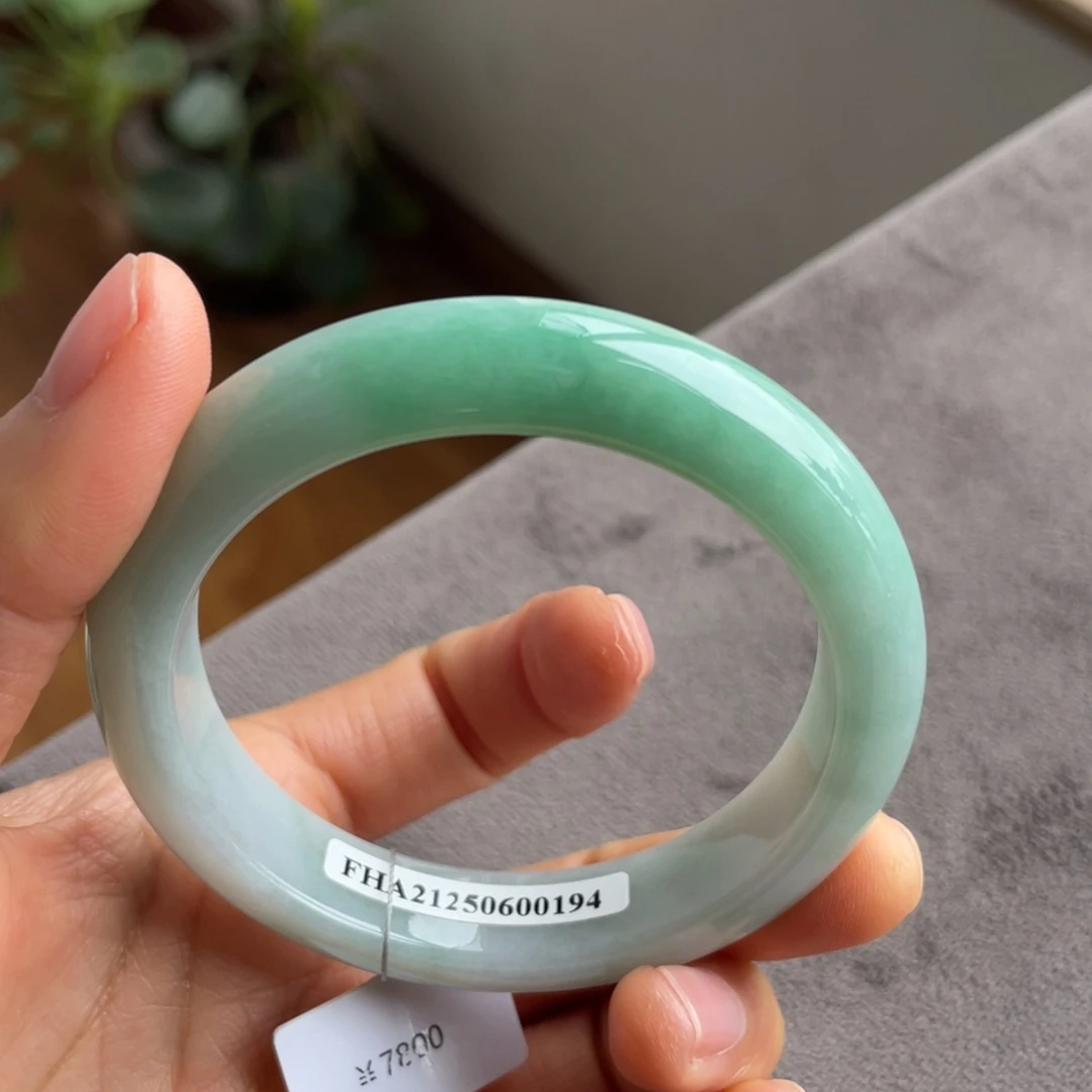 翡翠未镶嵌手镯色镯