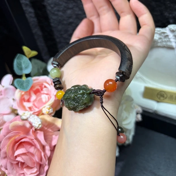 【晶澜月】B202天然和田玉手串多样性发其一