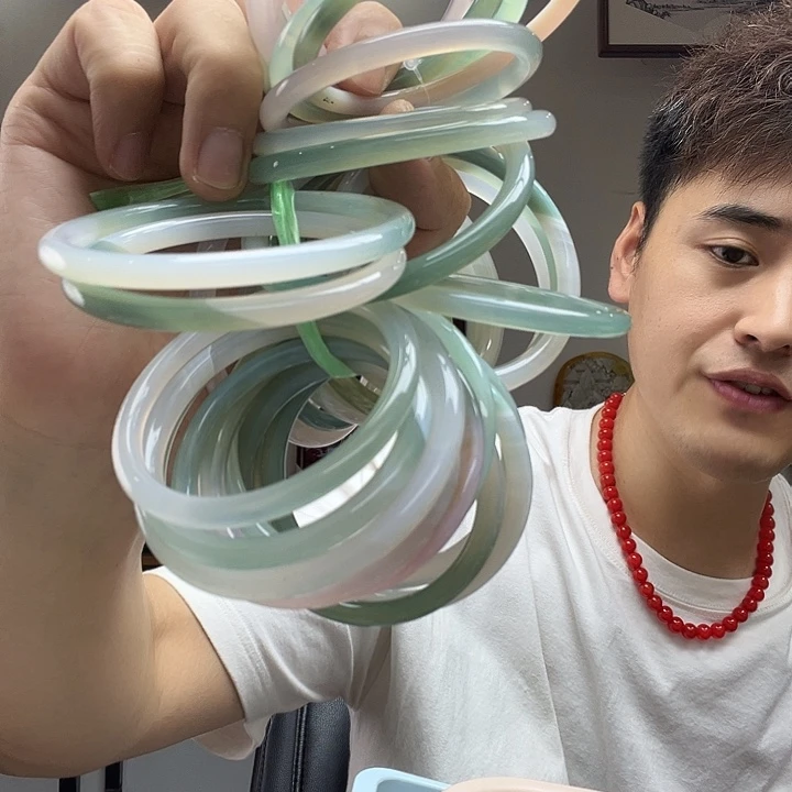未镶嵌颈饰玛瑙/玉髓随机圈口拍一发三条