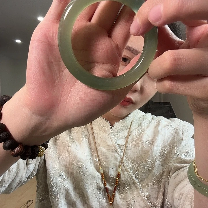 ****蛇纹石玉未镶嵌颈饰