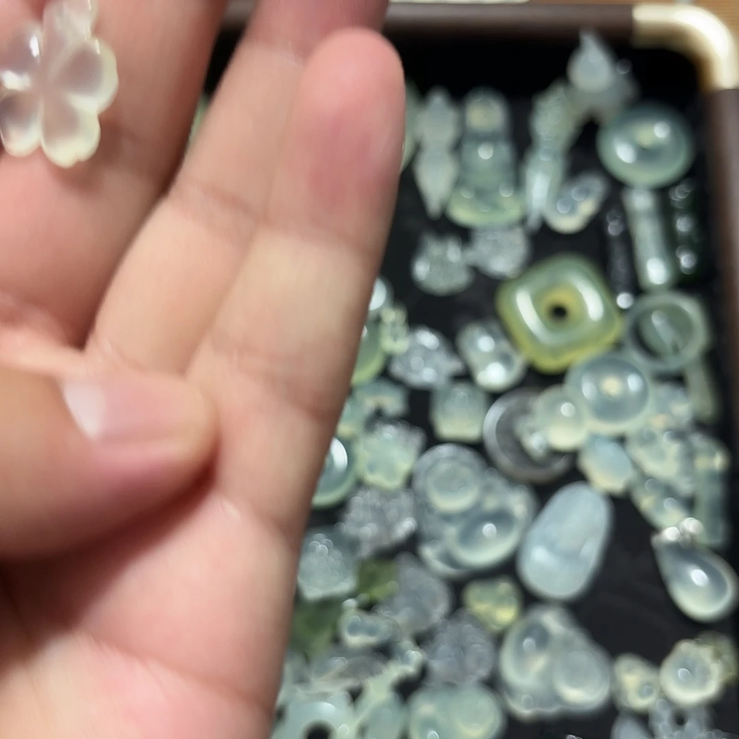 X***X蛇纹石玉未镶嵌颈饰