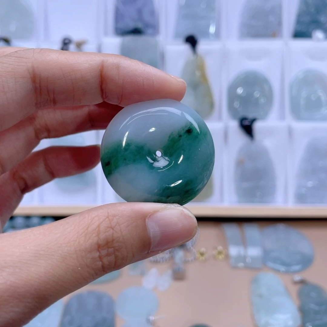 翡翠未镶嵌颈饰禅*夏