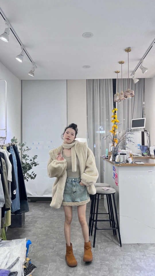 宽松型加绒女装秋冬休闲风风衣短款短外套上衣女加厚皮毛一体