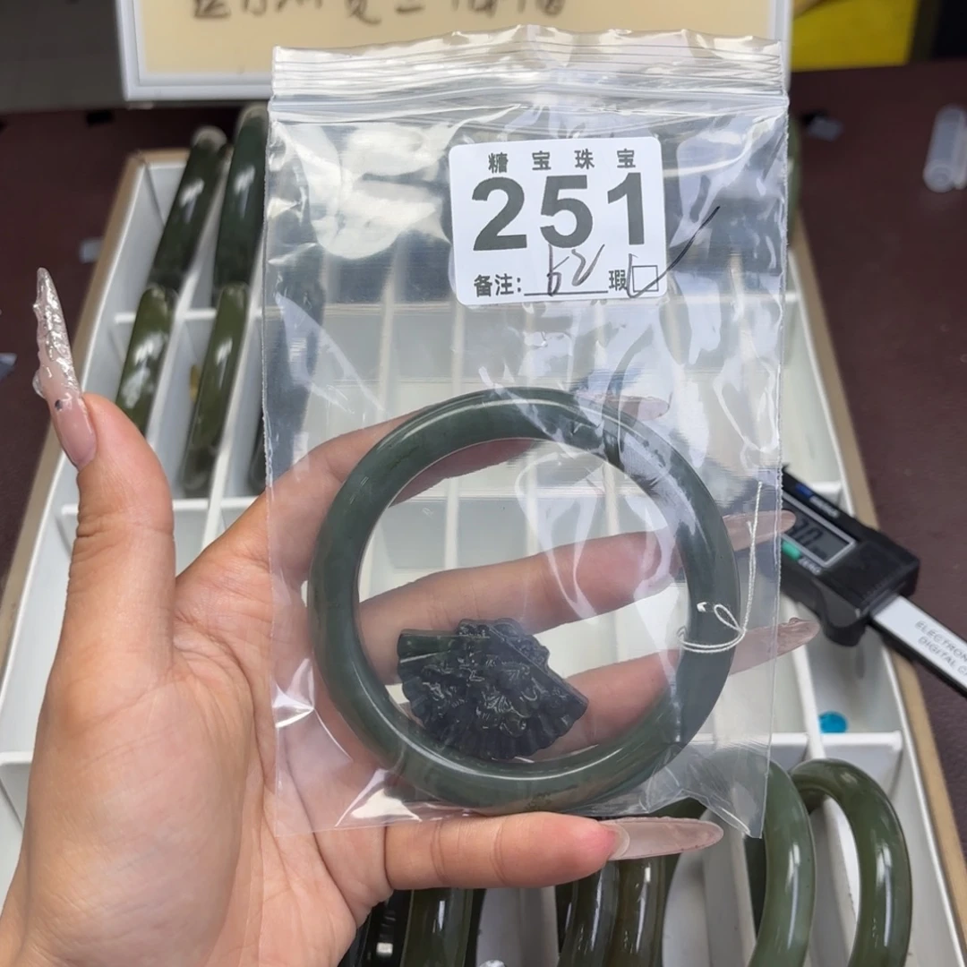 洋****蛇纹石玉未镶嵌手镯