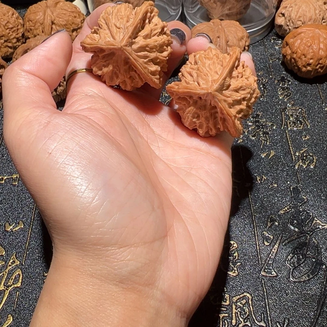 吊坠文玩核桃盘山三棱38手把件650