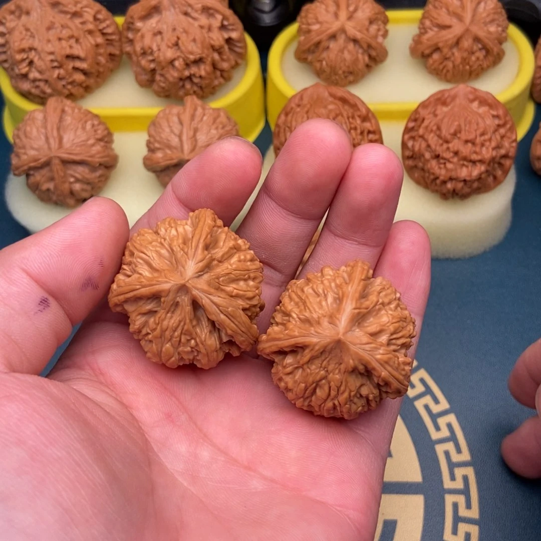 文玩核桃把件三棱37