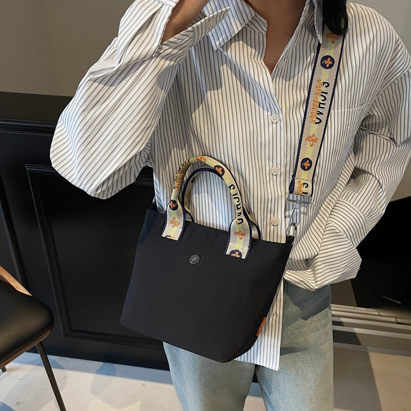 休闲大容量包包女春夏新款时尚单肩包通勤百搭手提包简约斜挎潮包