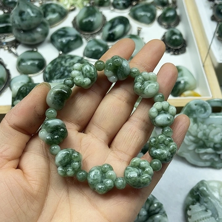 蛇纹石玉未镶嵌颈饰