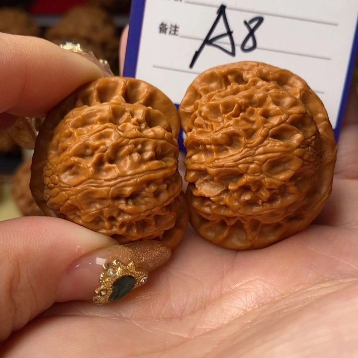 晓***耶把件桃核全品宫灯
