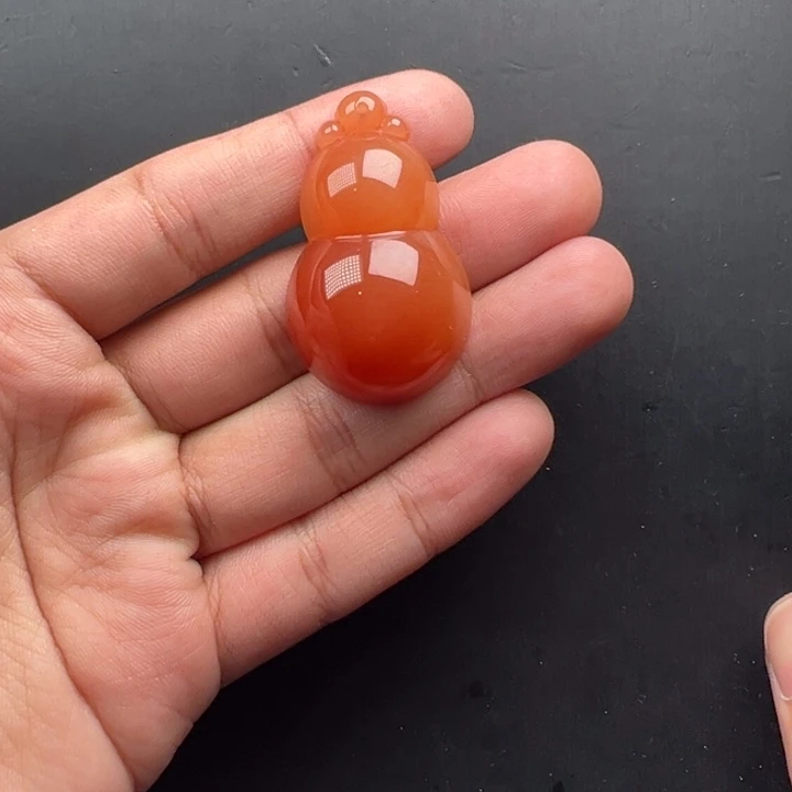 石英质玉（黄龙玉）未镶嵌颈饰