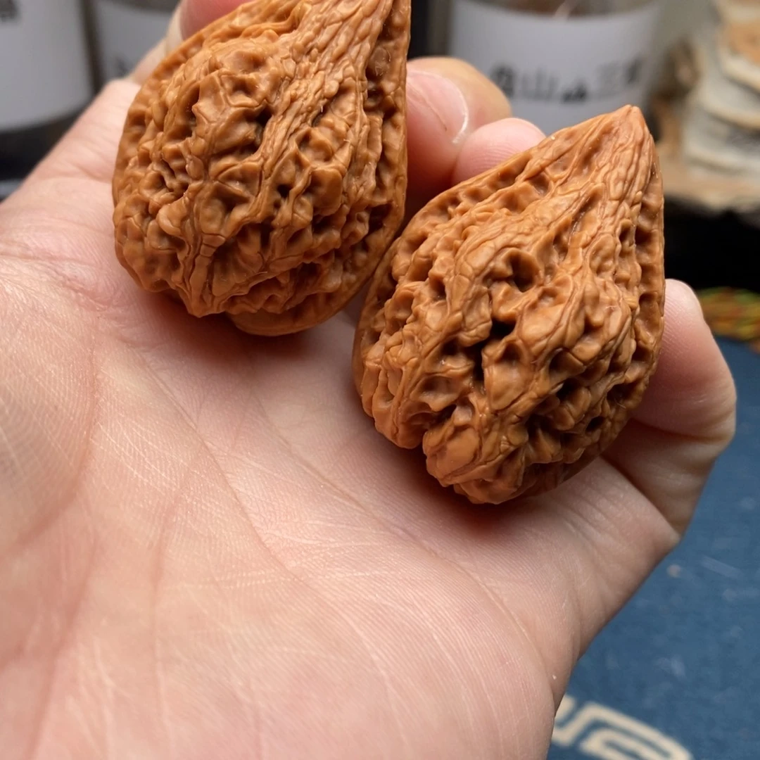 核桃把件三三坐佛