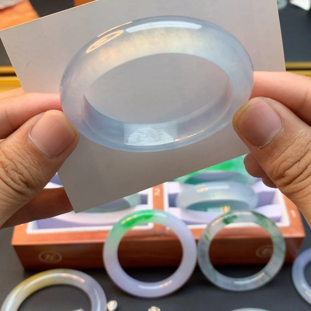 翡翠手镯未镶嵌贵妃