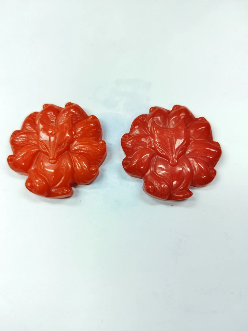 LZ33精品红色凤九吊坠随机发一