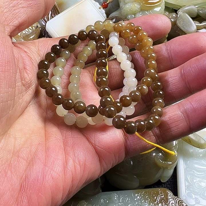 于***水和田玉未镶嵌手链