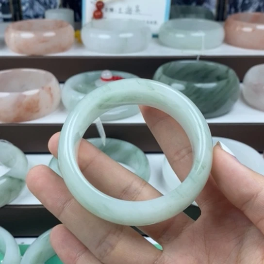 不***。石英质玉（金丝玉）未镶嵌手镯