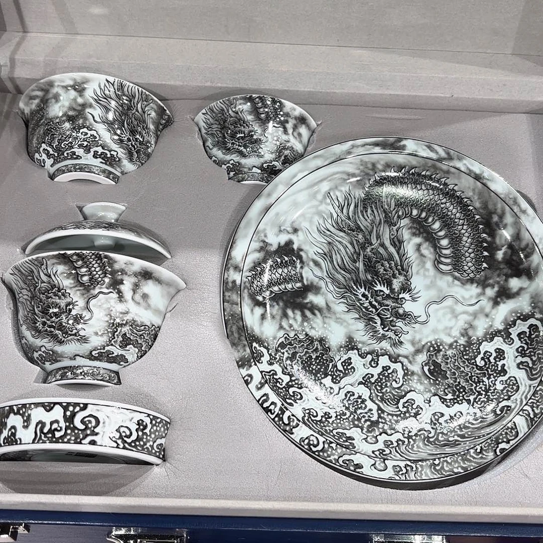 瓷片景德镇瓷器精品陈列