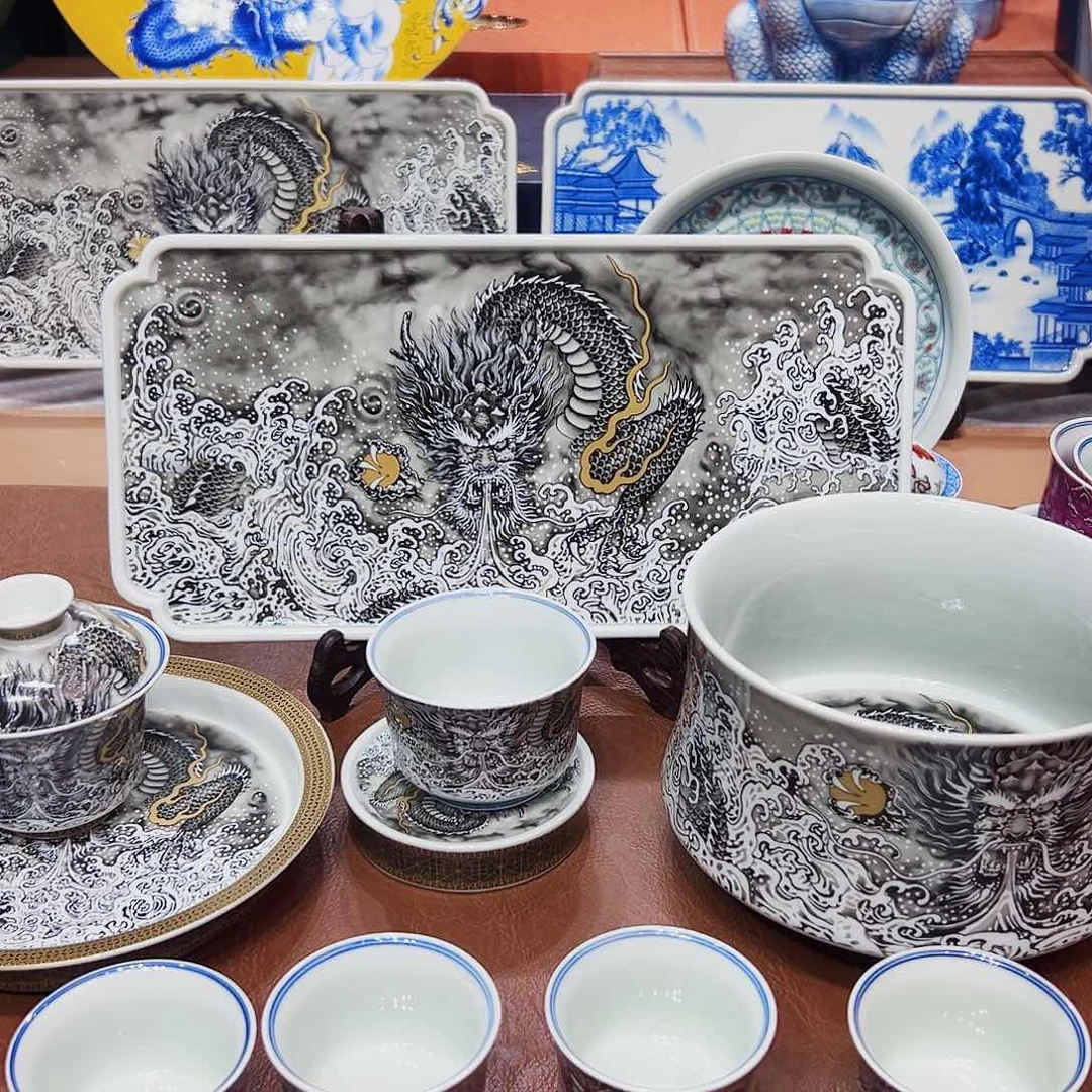 摆件景德镇市和上海浦东国际机场的