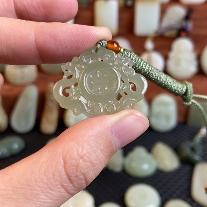 和田玉未镶嵌颈饰