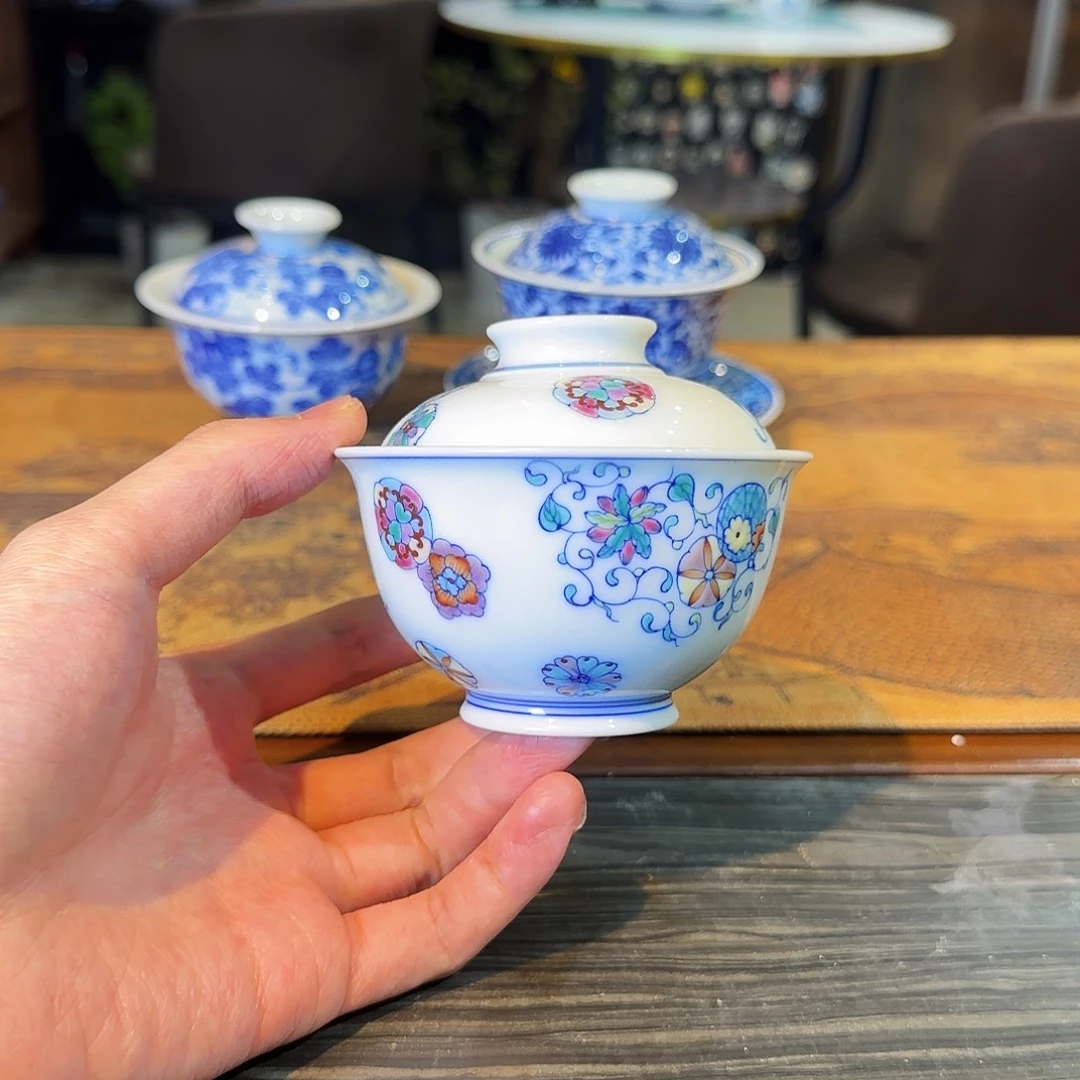 明逸堂斗彩缠枝皮球花盖碗