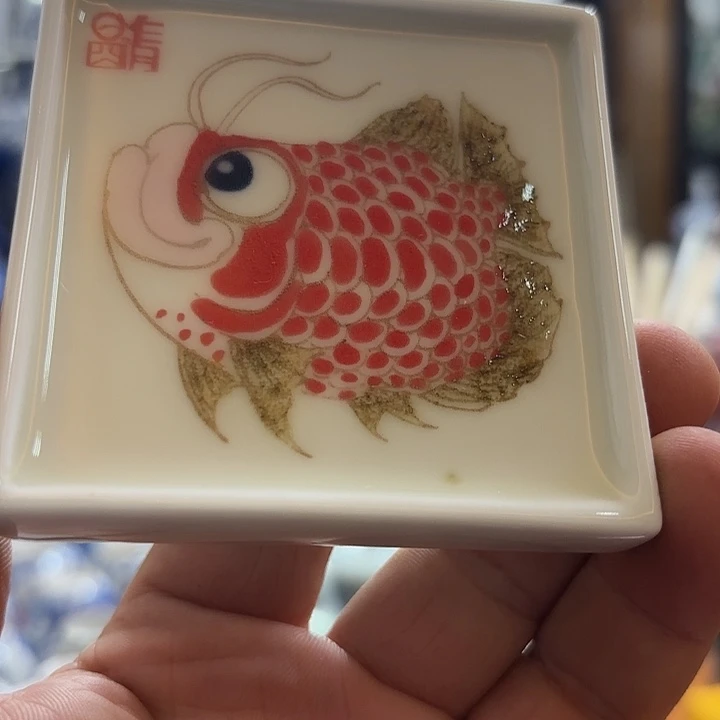 刘***俩陶瓷摆件不固定一件