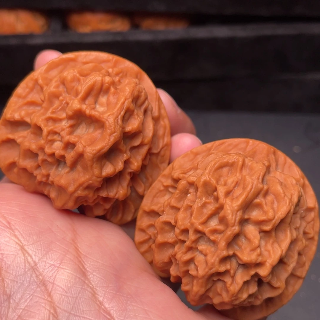 文玩核桃把件秦岭野生文玩核桃