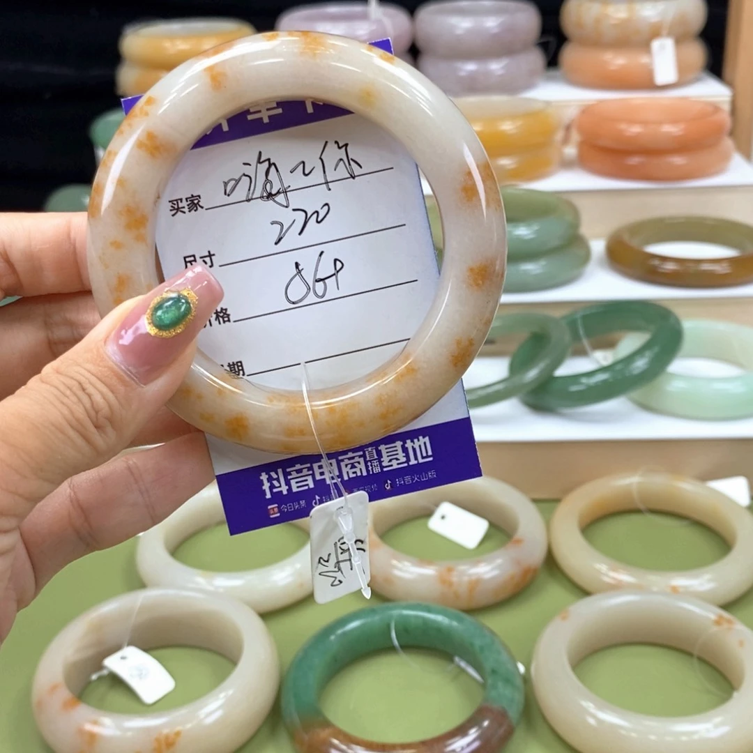嗨***呀石英岩玉手镯未镶嵌