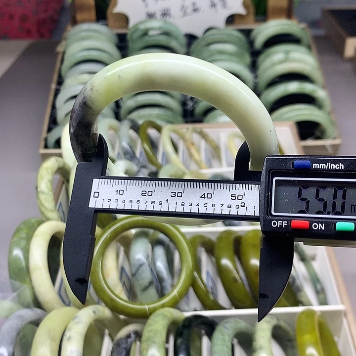 未镶嵌蛇纹石玉手镯33