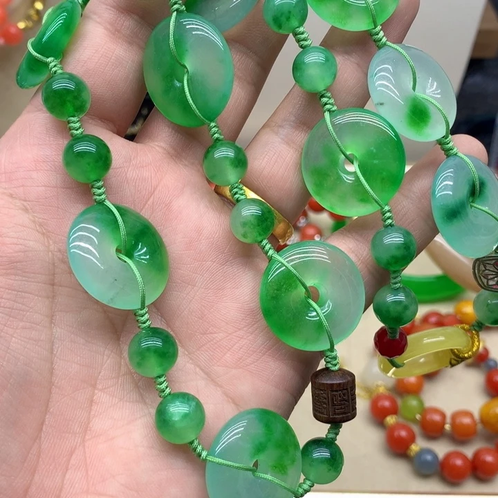 翡翠颈饰未镶嵌吊坠规格