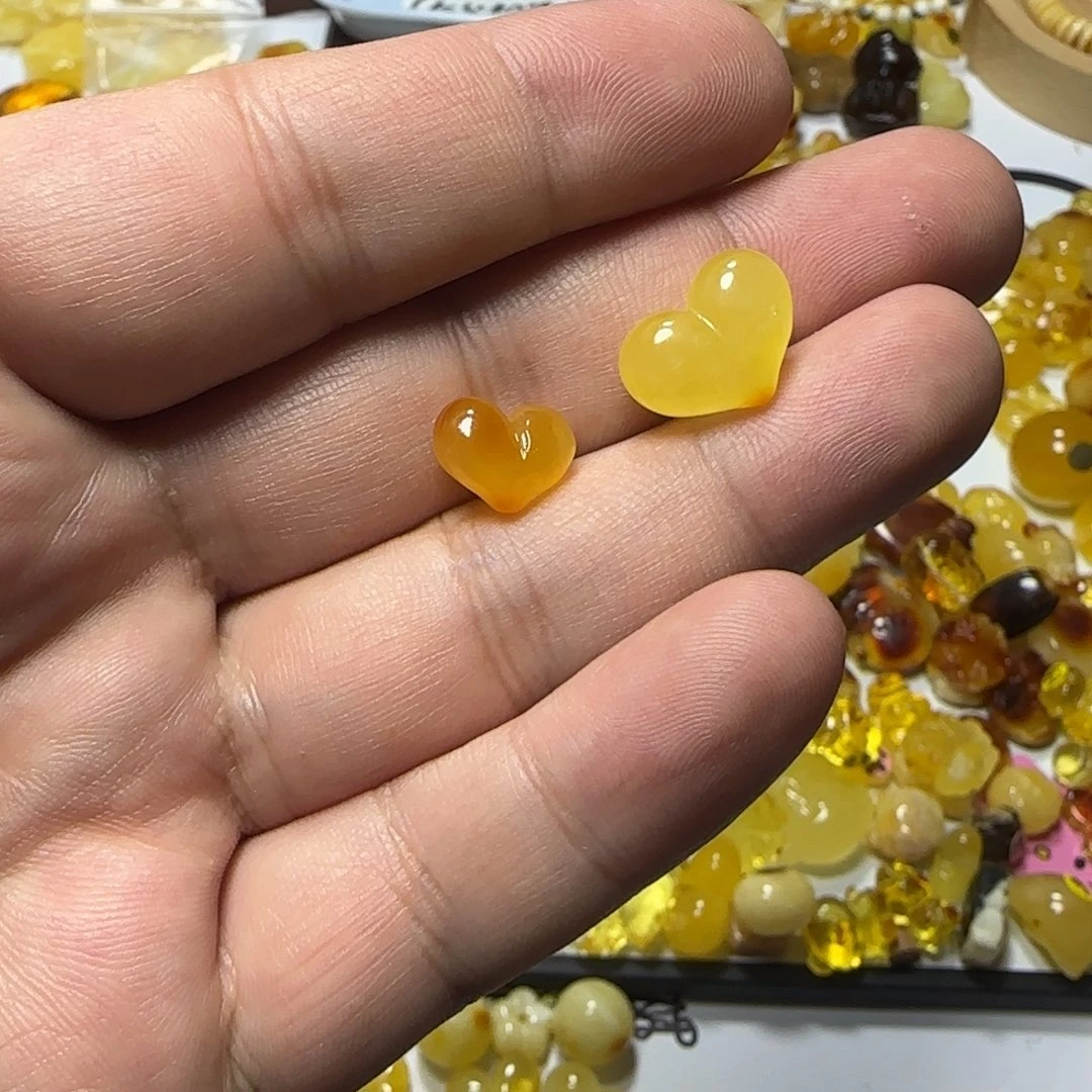 琥珀未镶嵌裸石1.1克