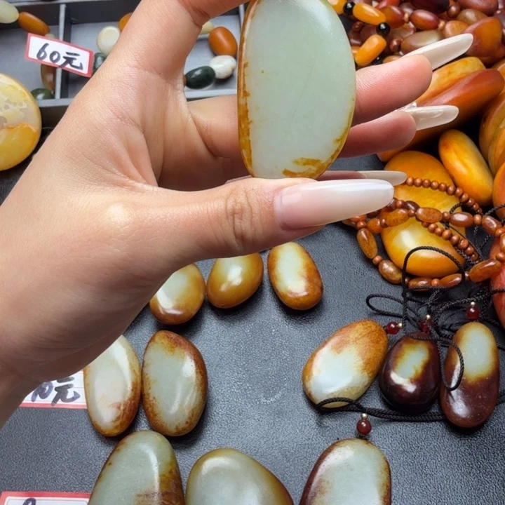 和田玉未镶嵌颈饰