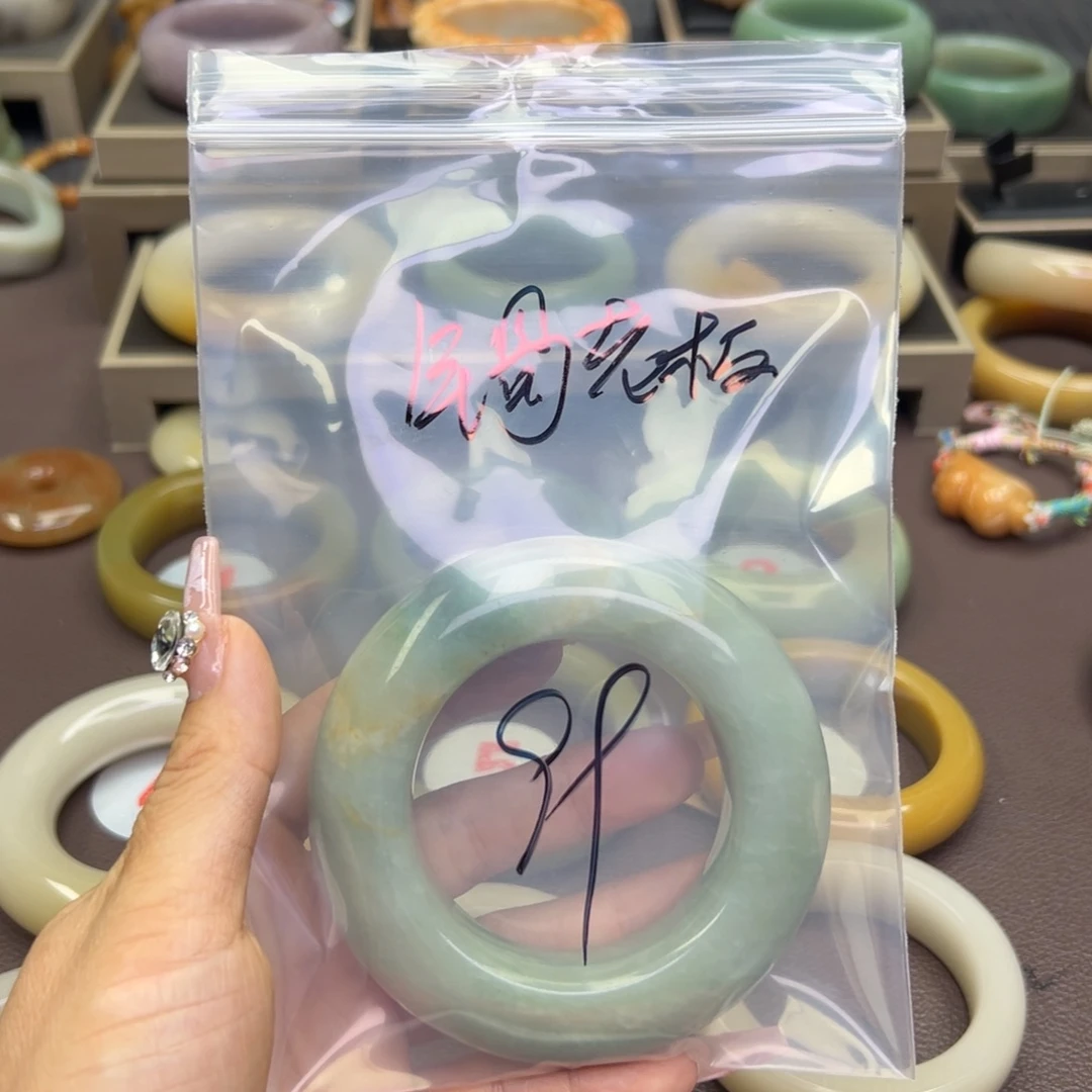 石英质玉手镯未镶嵌屯****板