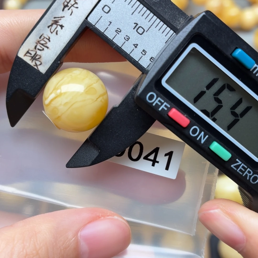 搁***菜琥珀未镶嵌裸石蜜蜡微瑕