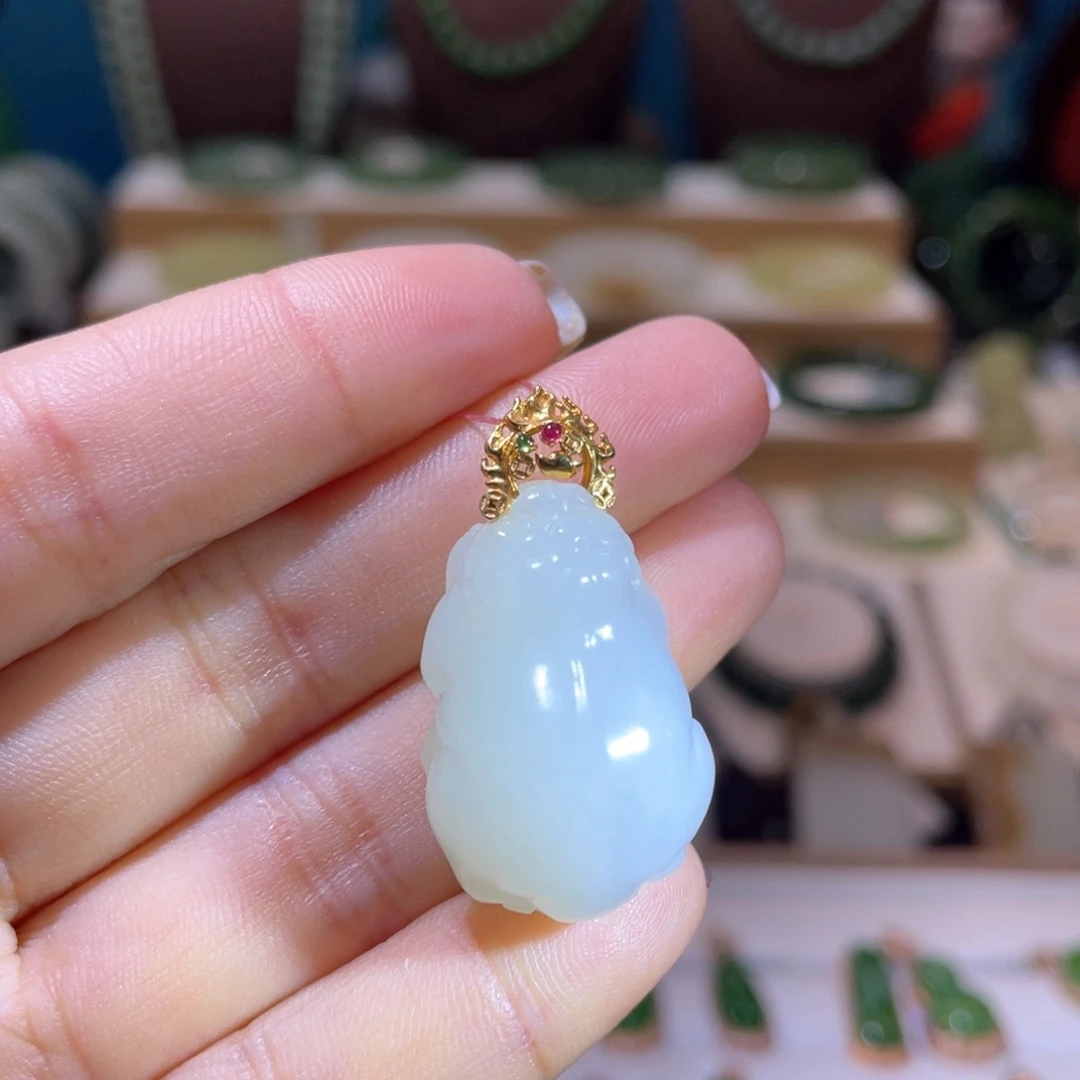 和田玉高品18Ｋ山流水貔貅18K金镶嵌