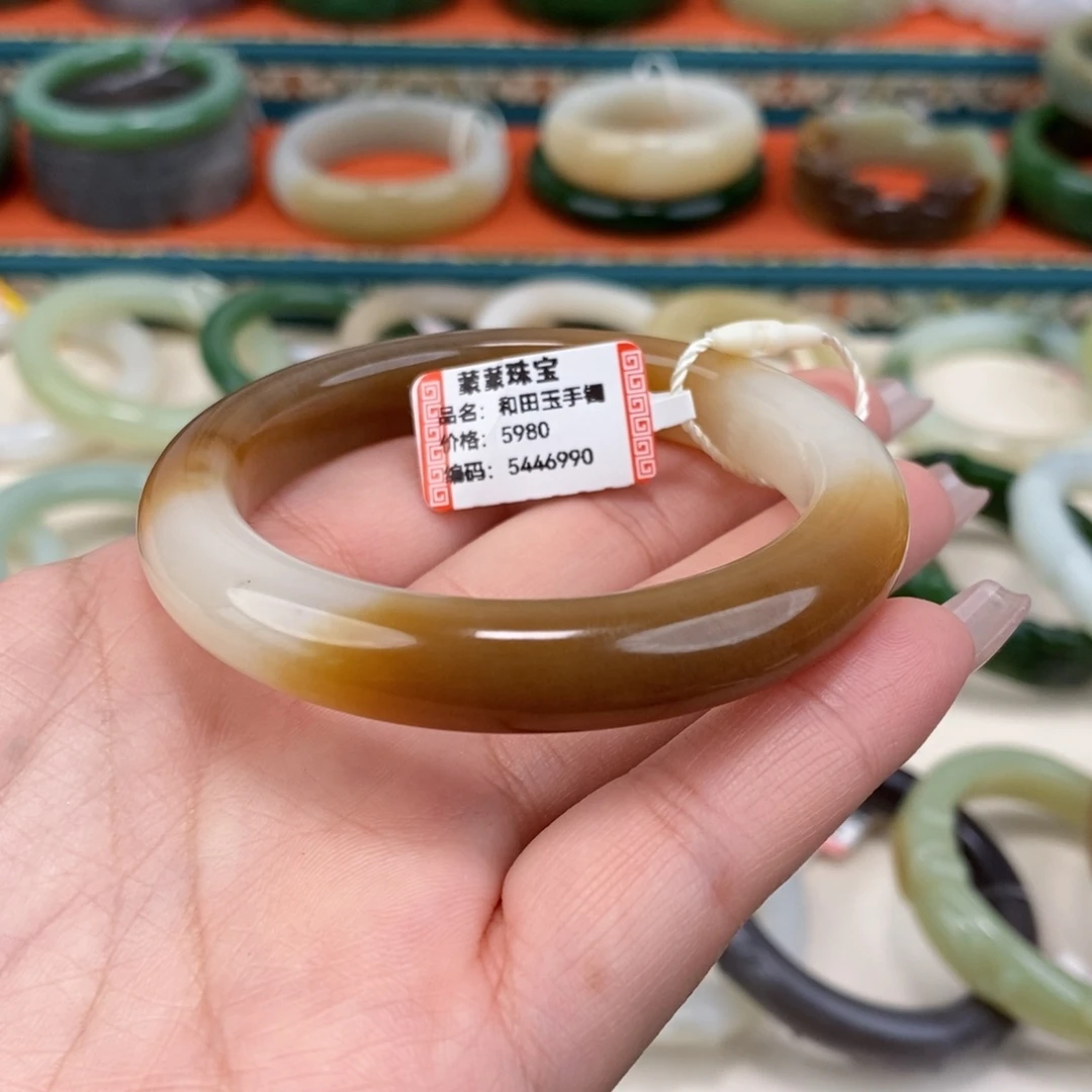 夏***凉和田玉未镶嵌手镯54.7