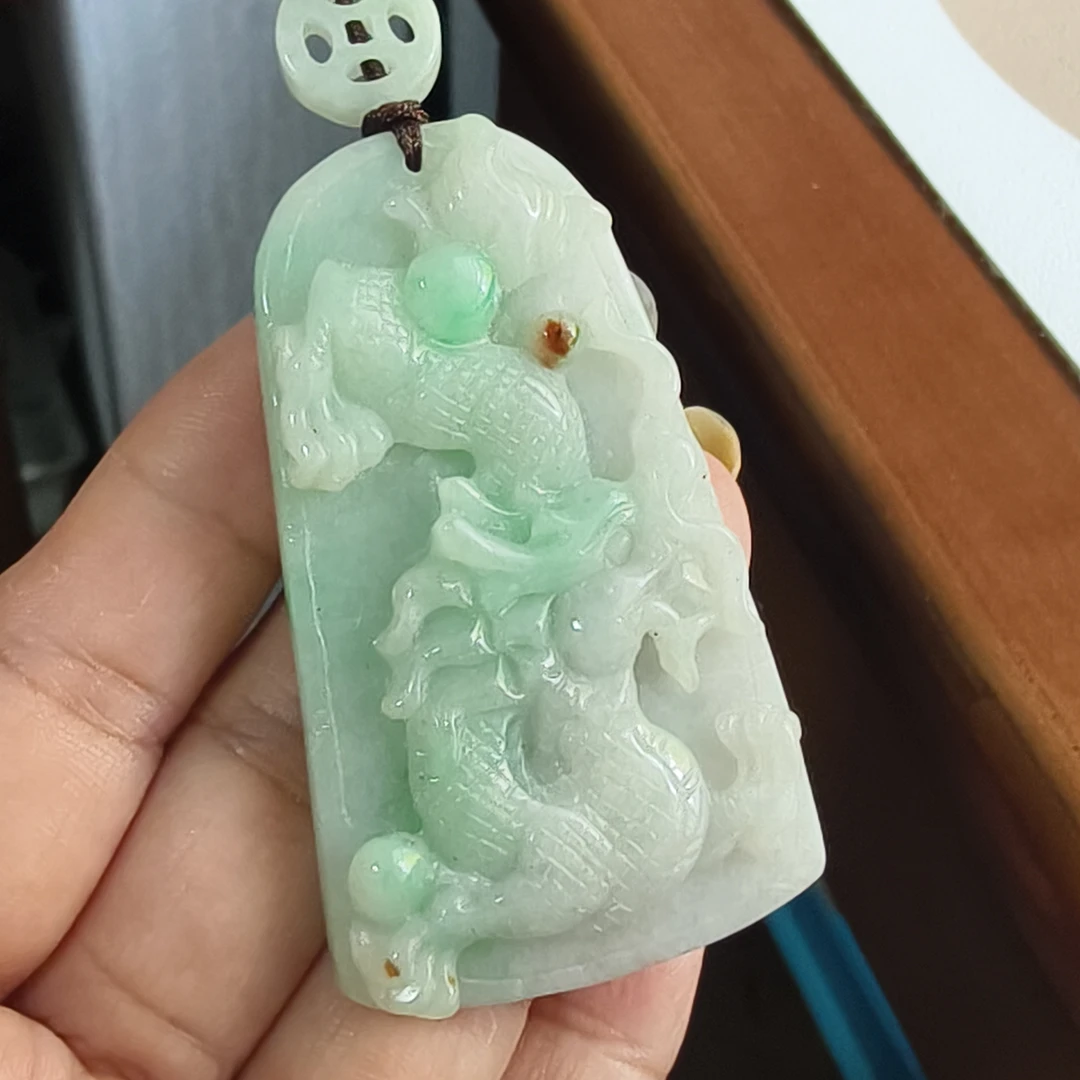 天然A货缅甸翡翠吊坠v白底青飘阳绿红翡特色大龙牌63.5*36.8*8.2