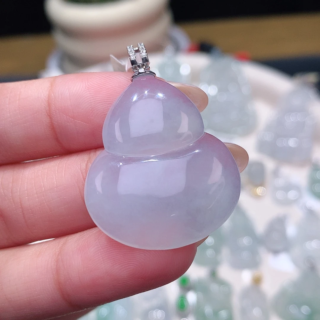 颈饰18K金镶嵌翡翠葫芦