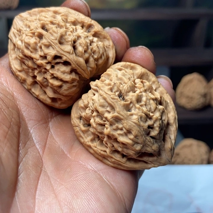 王***轩吊坠文玩核桃姜黄皮高三角