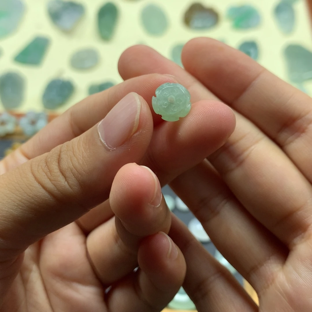 颈饰未镶嵌翡翠莲花珠