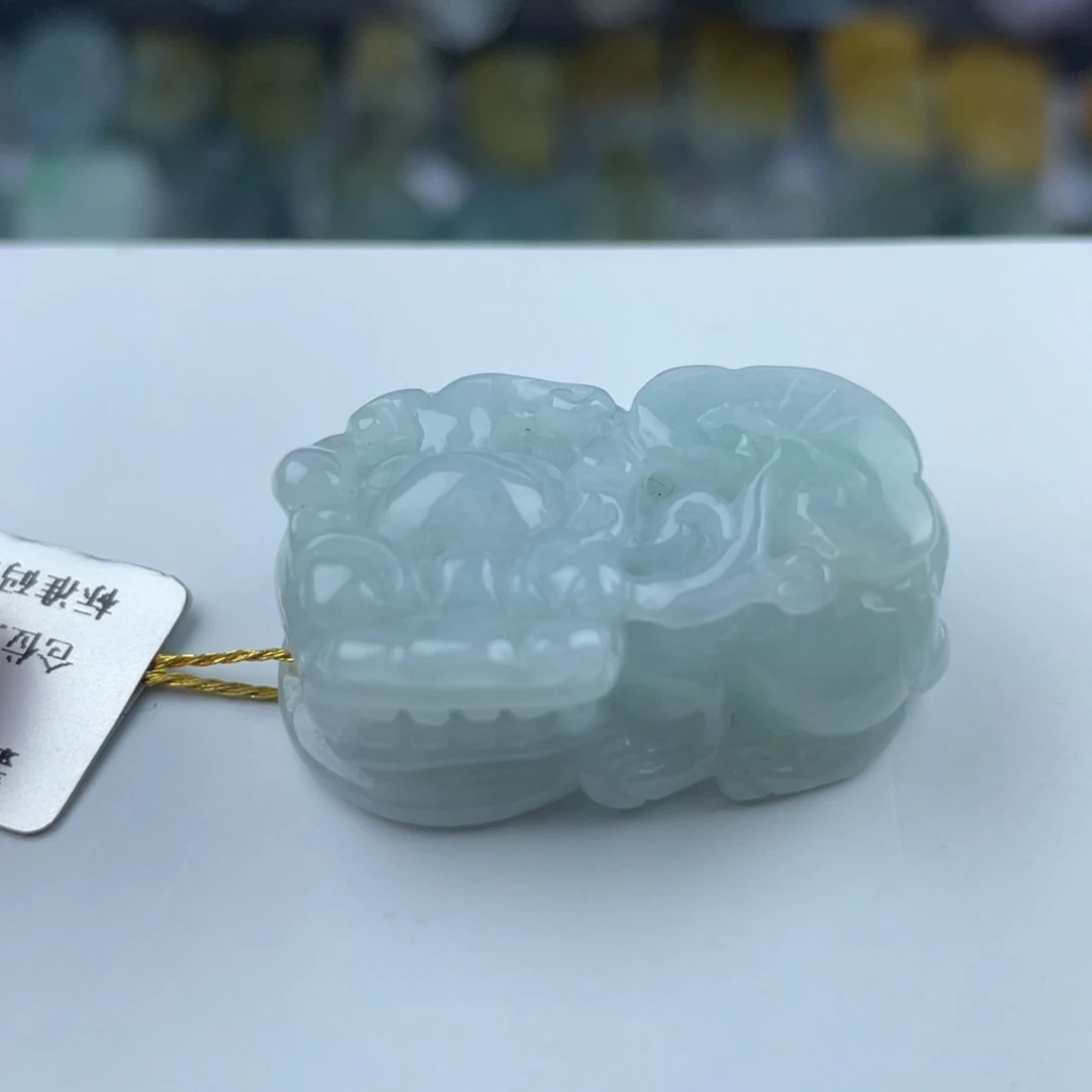翡翠未镶嵌颈饰貔貅
