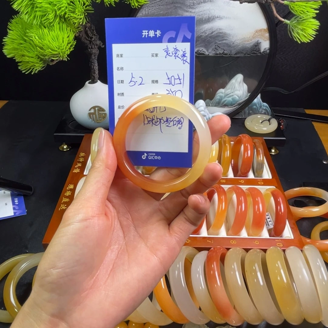 石英质玉手镯未镶嵌袁*滚