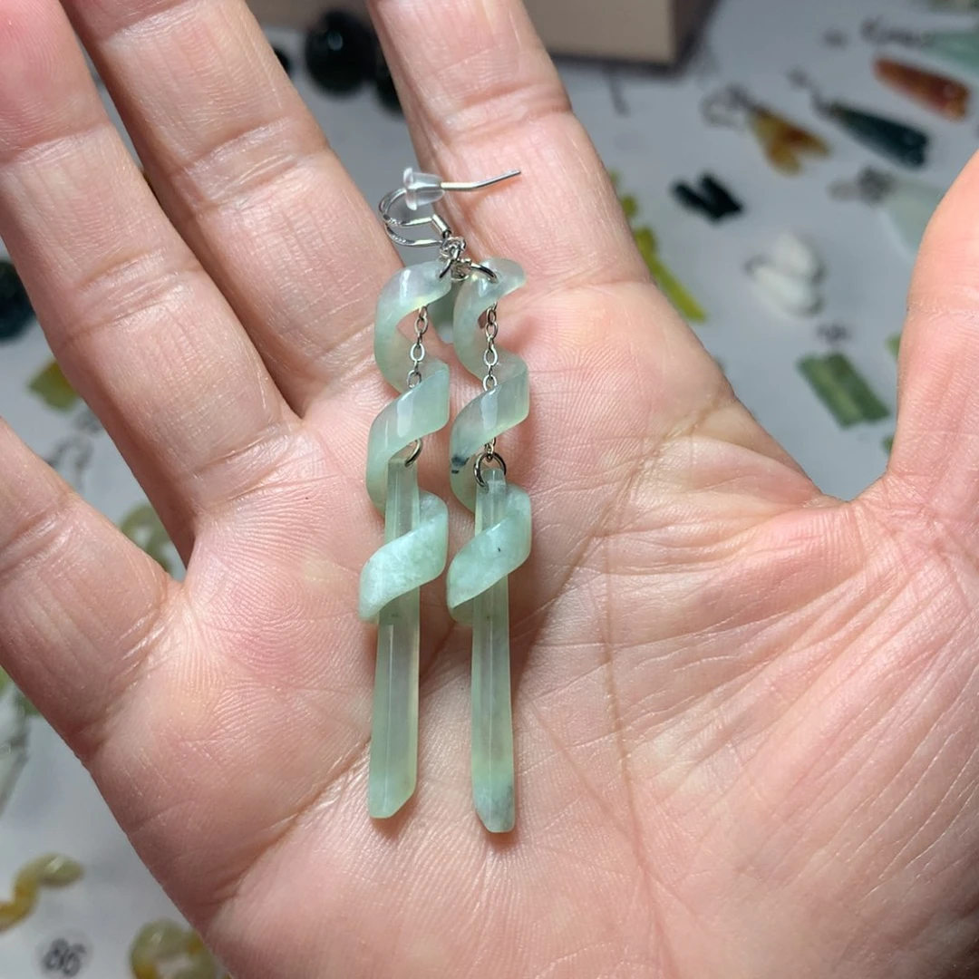 蛇纹石玉耳环未镶嵌?****