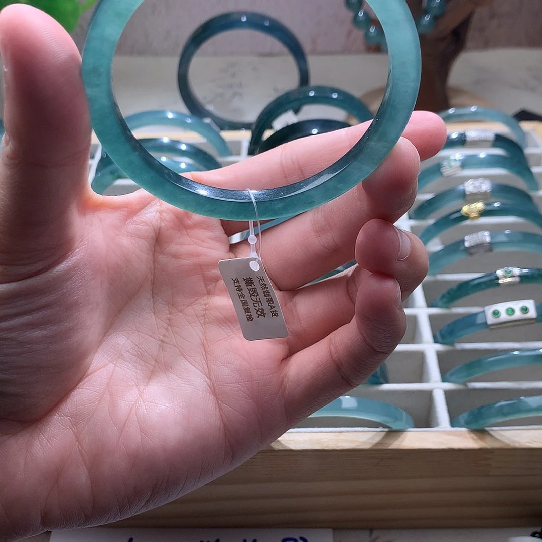 R***s翡翠手镯未镶嵌60