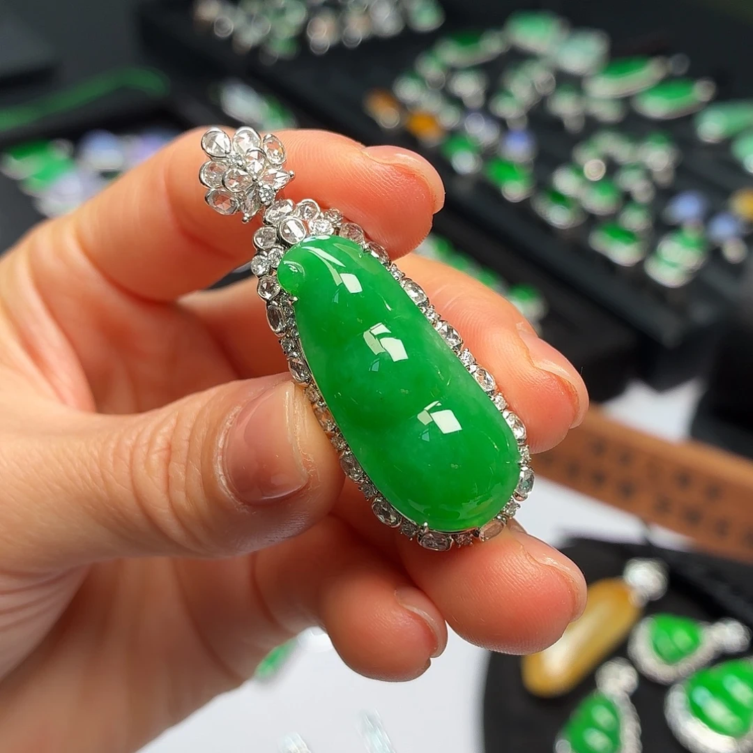 翡翠未镶嵌颈饰福豆吊坠