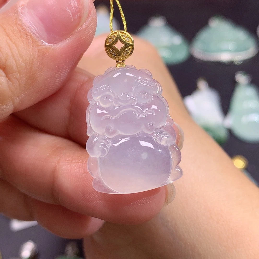 翡翠18K金镶嵌颈饰吞金兽