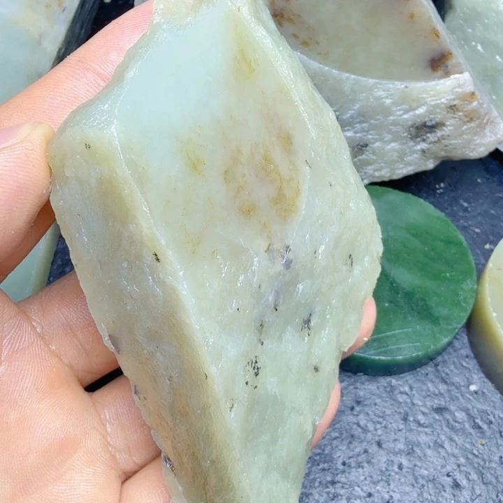 和田玉（糖玉）未镶嵌珠宝奇石