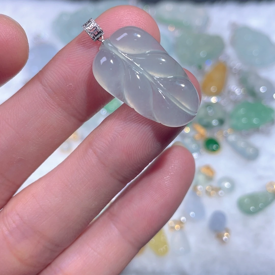 翡翠18K金镶嵌颈饰翡翠