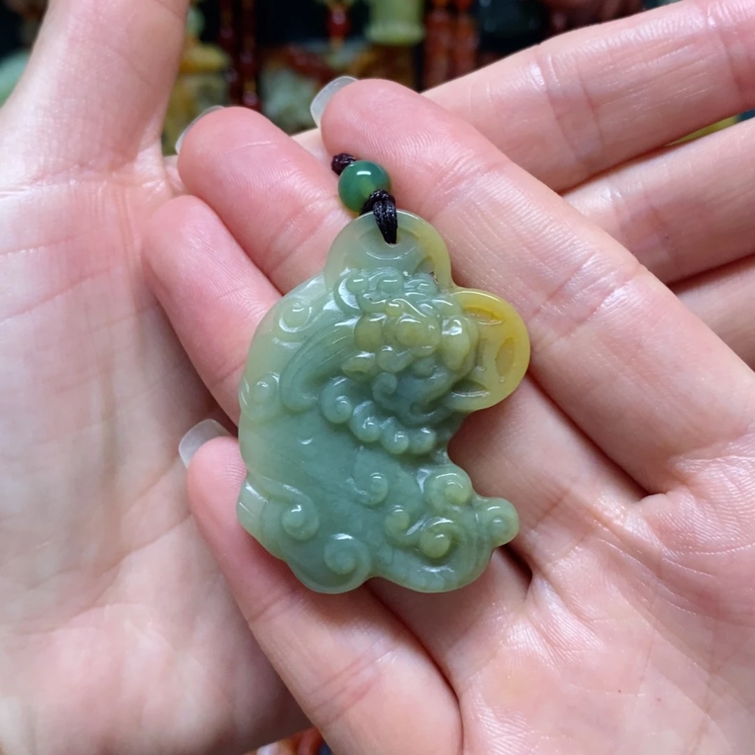 岫玉未镶嵌吊坠(赠链)