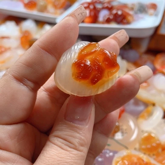 玛瑙/玉髓吊坠(赠链)未镶嵌平**?